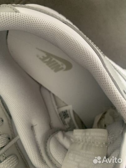 Кроссовки женские