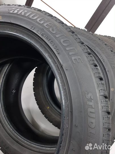 Bridgestone Blizzak VRX 215/50 R17