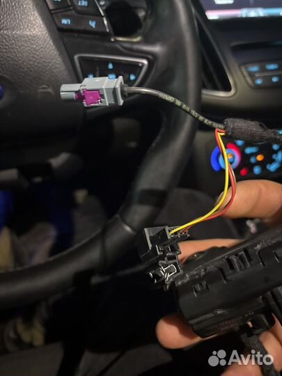 Кнопка багажника с камерой заднего вида поло