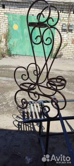 Подставка для цветов металлическая