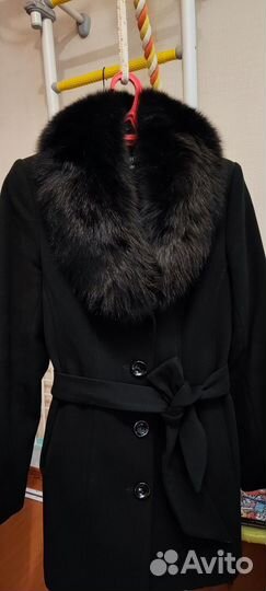 Пальто с меховым воротником