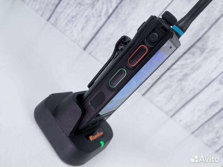 Рация / смартфон Runbo E72 / E81