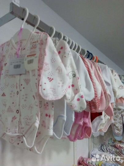 Пеленки, распашонки, ползунки, боди, носочки