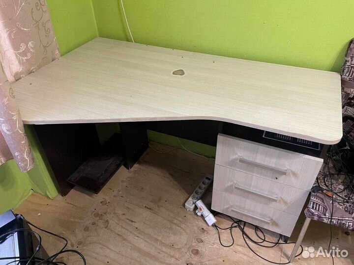 Компьютерный стол