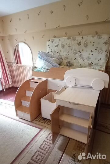 Детская кроватка с матрасом и ящиками