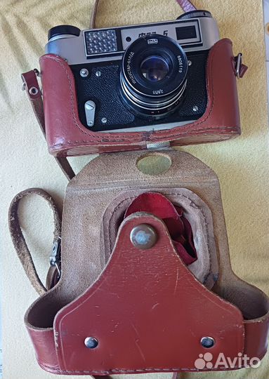 Пленочный винтажный фотоаппарат фэд 5