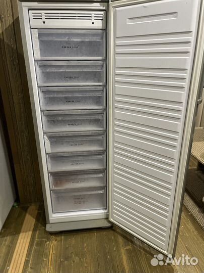 Морозильная камера с шоковой заморозкой Бирюса