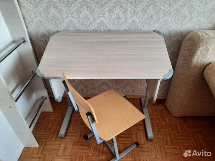 Растущий стол и стул