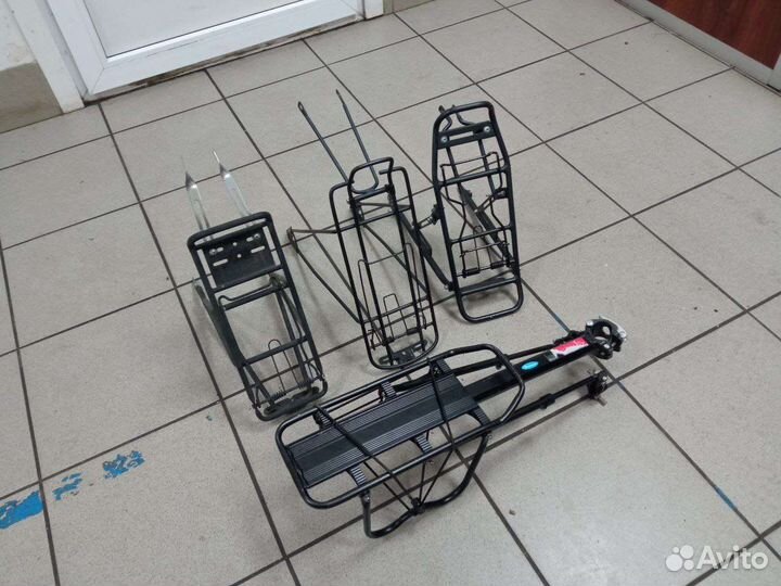 Багажникы + насосы + замки из сумки для велосипеда