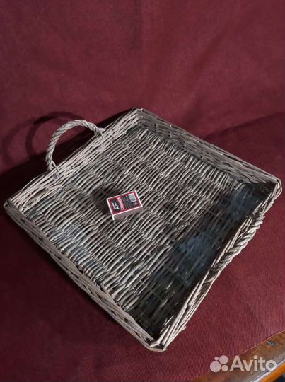 Плетёный поднос со стеклянным дном