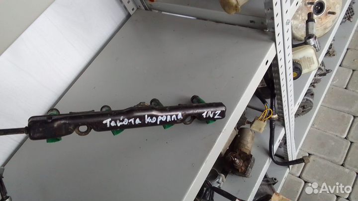 Тойота королла е120 1NZ Топливная рампа Форсунок