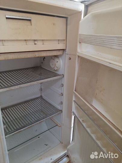 3 газовые плиты и холодильник рабочие