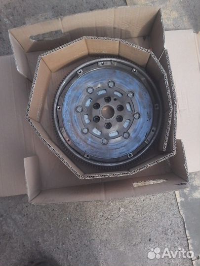 Двухмассовый маховик Фольксваген т5 2010г/в