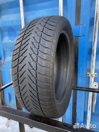 Goodyear Eagle Ultra Grip GW-3 215/50 R17