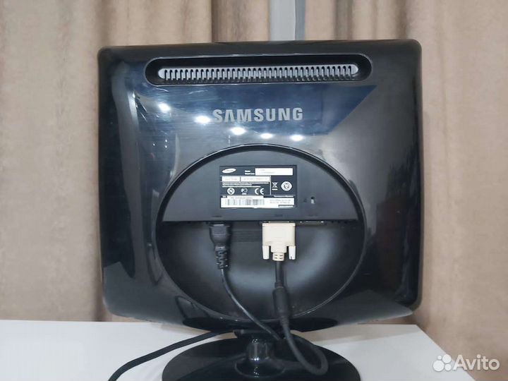 Монитор Samsung