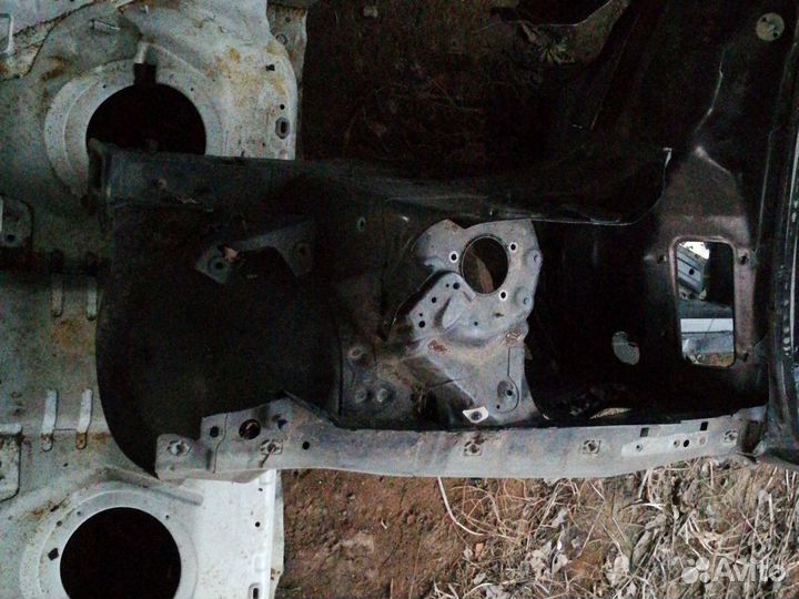 Лонжерон mercedes 211