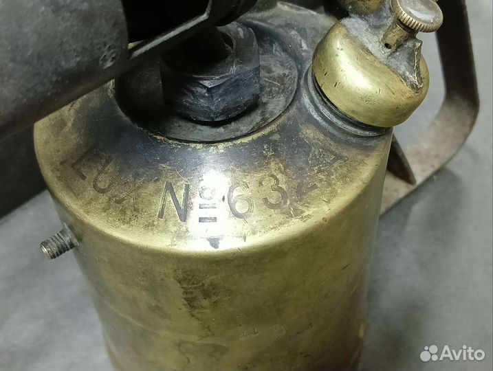 Старинная бензиновая паяльная лампа