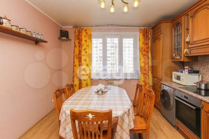 2-к. квартира, 70 м², 3/17 эт.