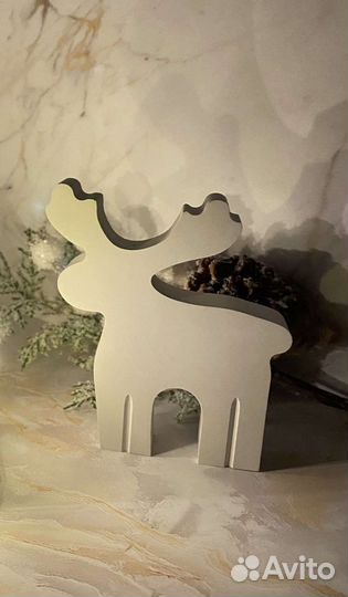 Фигурка из гипса олень