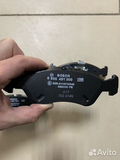 Колодки тормозные передние Bosch 0986491900