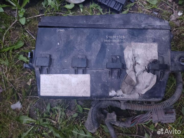 Блок предохранителей, щиток приборов, бачок