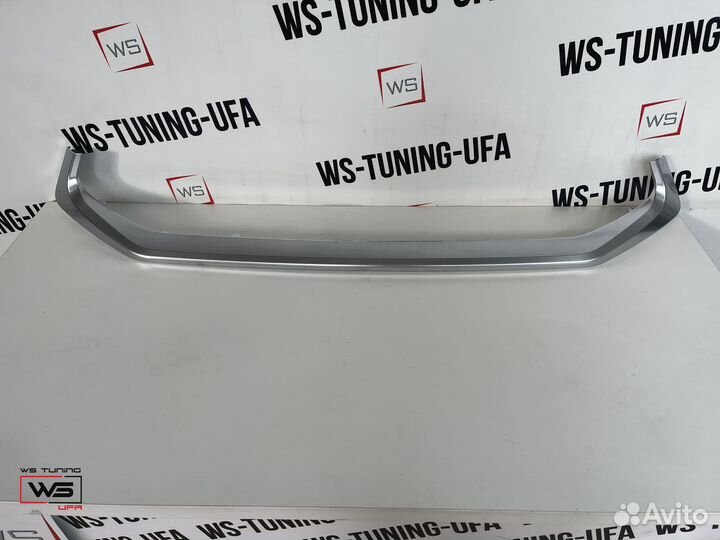 Нижний молдинг решетки радиатора Lexus LX570 D549