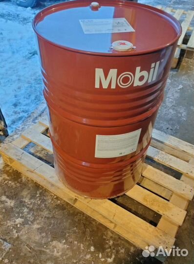 Оригинальное моторное масло Mobil 15W40