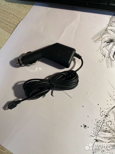 Автомобильное зарядное устройство для телефона