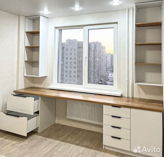 Рабочая зона возле окна