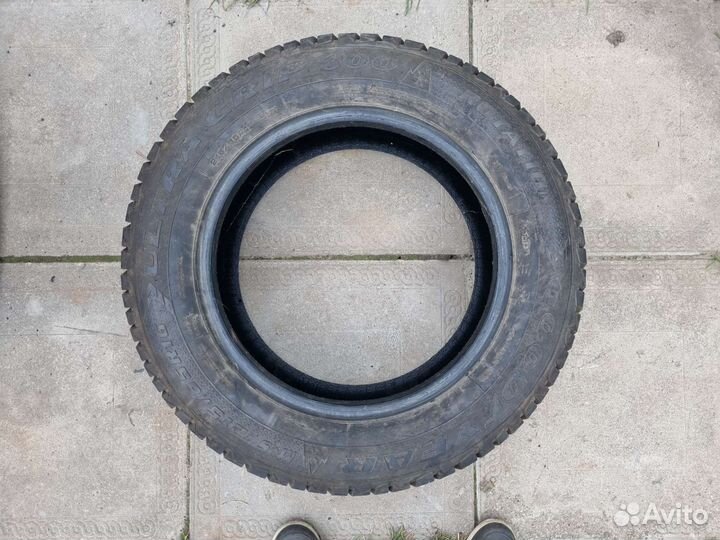 Goodyear Ultragrip 600 215/65 R16 98T