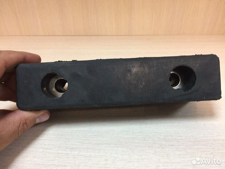 Отбойник прицепа резиновый с двумя отверстиями 20