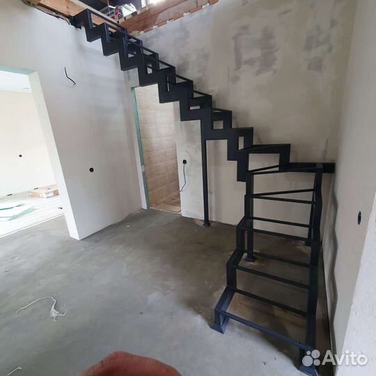 Металлокаркас лестницы