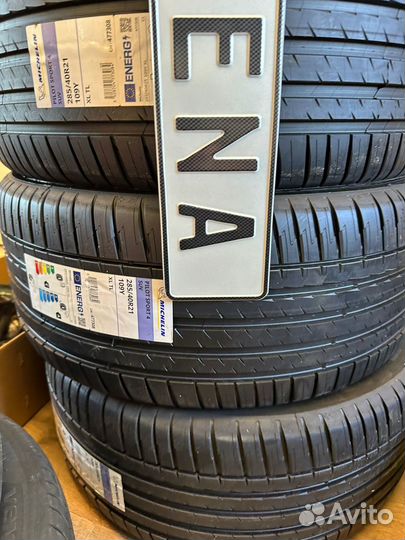 Bridgestone Blizzak LM005 RFT 245/45 R21 110V