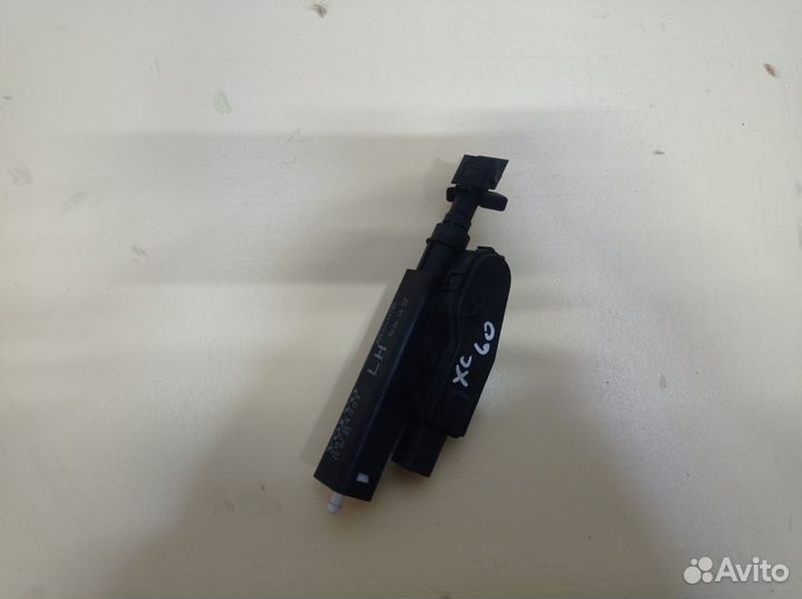 Volvo XC60 2009 омыватель фары левый