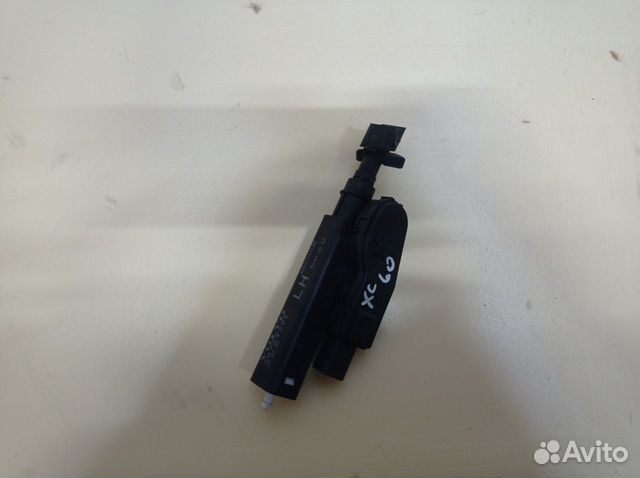 Volvo XC60 2009 омыватель фары левый