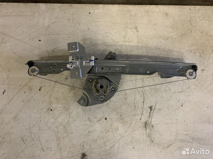 Стеклоподъемник передний правый Renault Duster