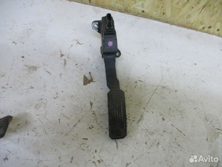 Педаль газа Тойота Королла 150 1,6 робот