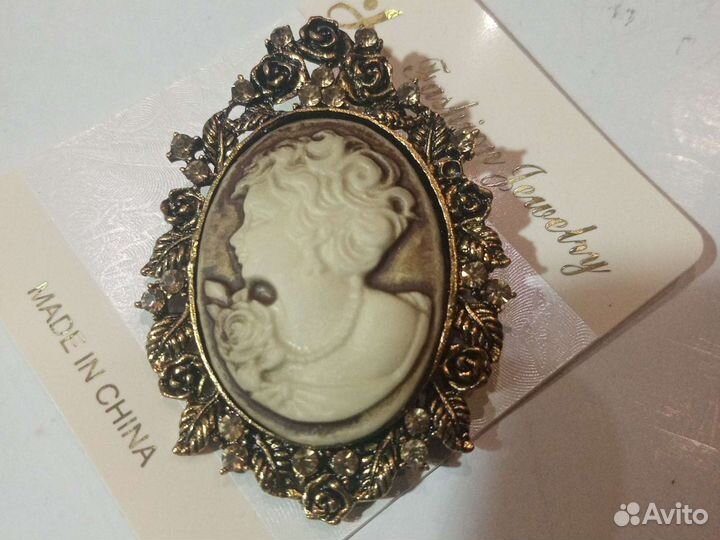 Брошь камея