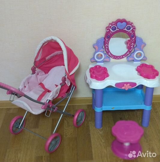 Коляска, туалетный столик,в отличном состоянии