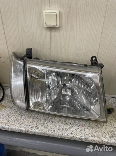 Фара Toyota Land Cruiser 100 Пр, Лев