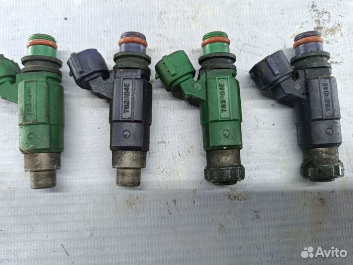 Форсунка топливная Mazda MPV lwew FS 2.0