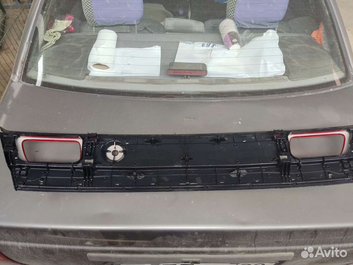 Задняя накладка на крышку багажника