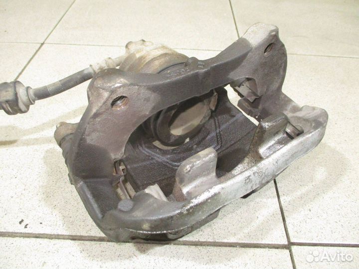 Суппорт передний правый Opel Zafira C