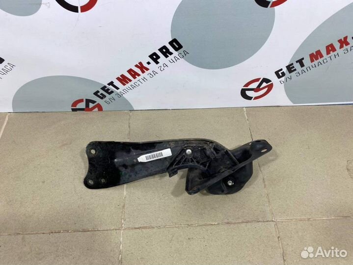 Рычаг задний продольный правый Volkswagen Jetta 20