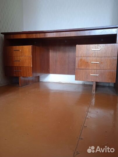 Письменный стол