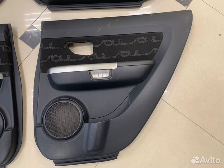Обшивки дверей комплект Kia Soul G4FG 2012