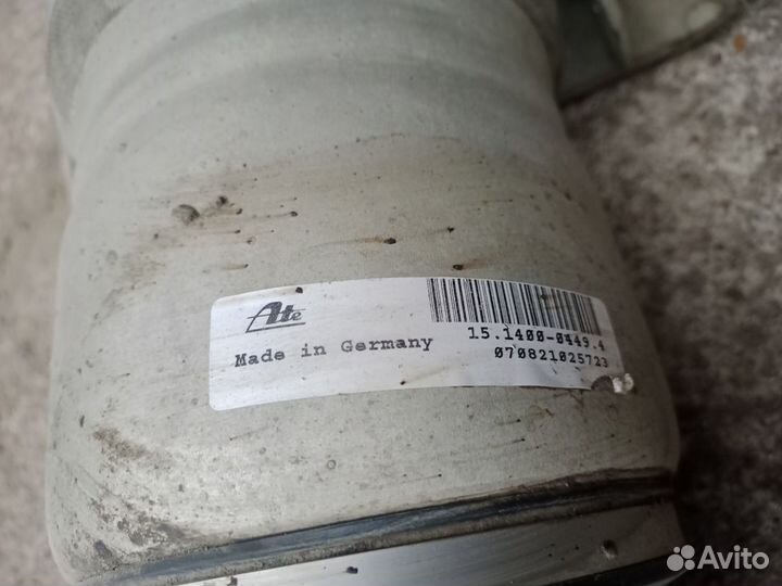 Пневмостойка передняя левая Volkswagen Touareg