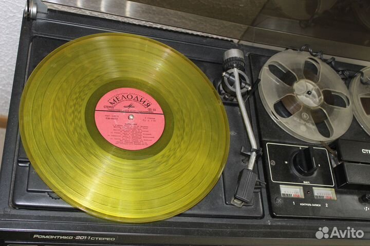 Проигрыватель виниловых пластинок