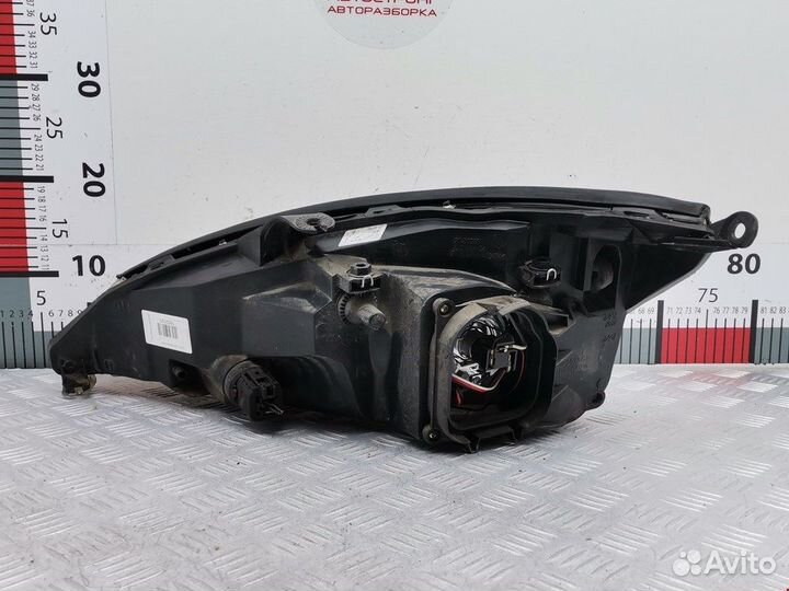 Фара передняя для Ford Focus 1 205675Z