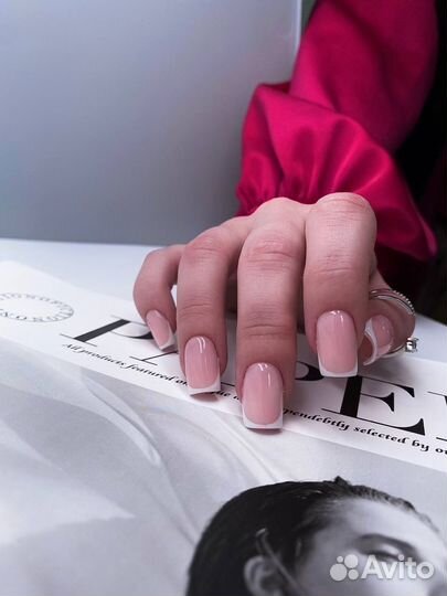 Модель на маникюр